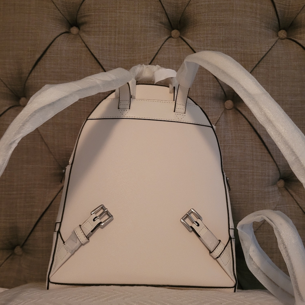 Backpack - Picture 3 of 4